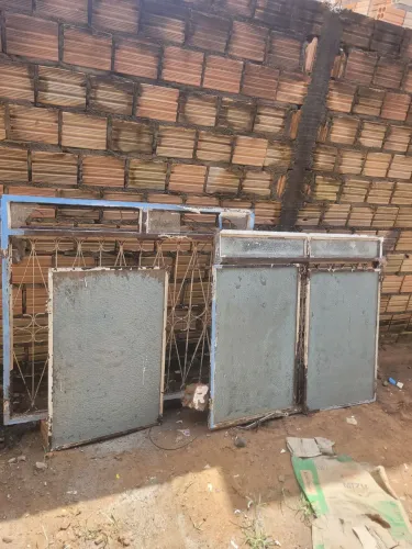 2 janela de ferro por 150 reais