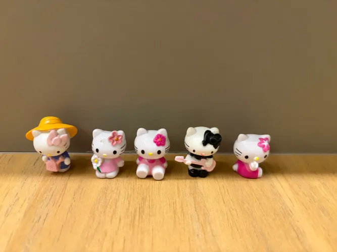 miniaturas colecionáveis de PVC da lote com 5 Hello Kitty (Sanrio), cerca de 4 cm