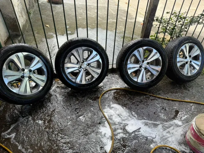 Vendo jogo de rodas spin aro 16 originais 4x100