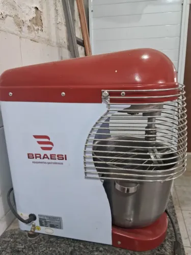 Vendo batedeira industrial 12 litros