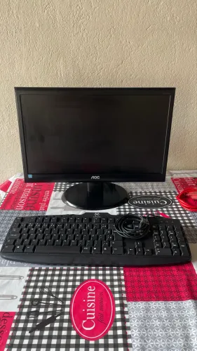 Monitor junto com teclado
