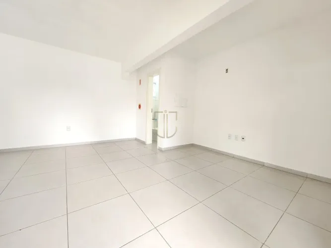 Sala comercial com 28,50 m² no Centro de Navegantes