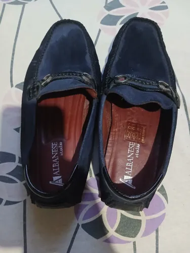 Sapato azul usado uma vez número 40 , quero 60$ facilito a entrega até o centro 