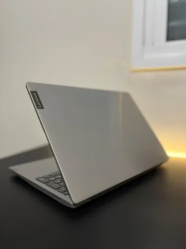 Notebook Lenovo s145