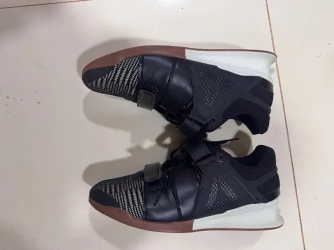 Tenis reebok legacy 43