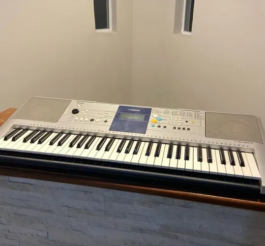 teclado yamaha psr -e323