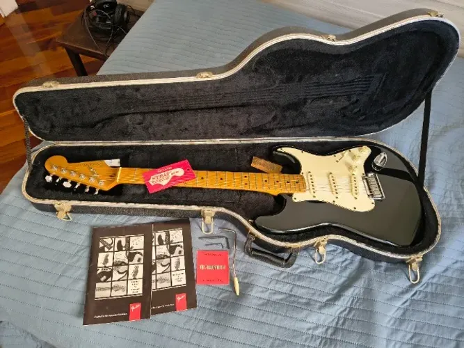 Guitarra Fender Stratocaster American Standard 95 em muito bom estado
