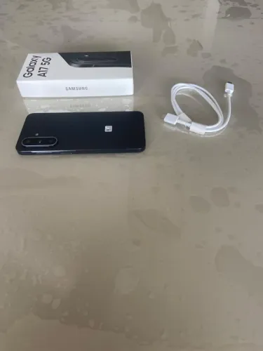 Celular Samsung A17 novo.