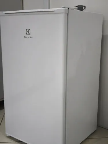 Frigobar Electrolux 90L