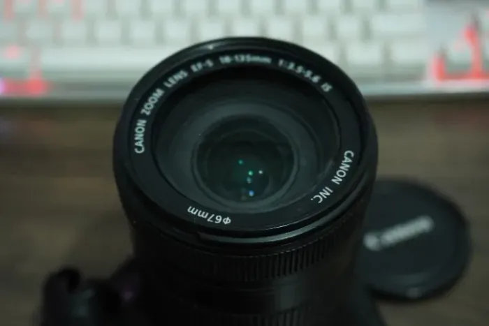 Canon EOS 550D + Lente 18-135mm