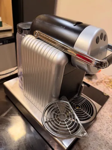 Máquina Nespresso Zenius Empresarial