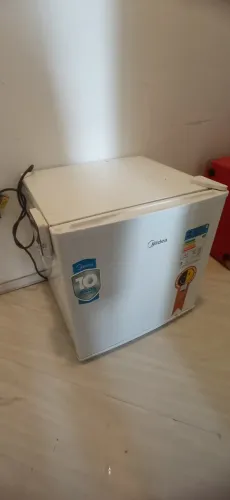 Frigobar midea 45 litros Bem Conservado MRC06B1