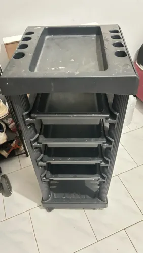 Carrinho auxiliar de cabeleireira