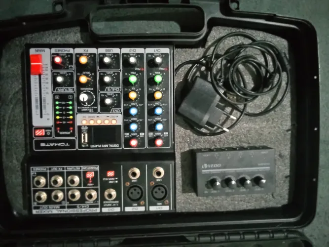 Mesa de som + amp para retornos individuais (fones)