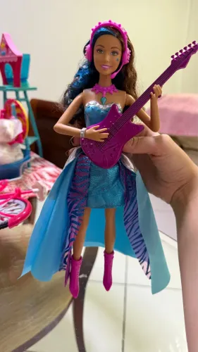 BARBIE ROCK AND ROYALS ÉRIKA