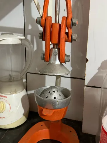 Espremedor de laranja manual