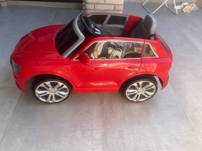 Carrinho Elétrico Infantil Vermelho Audi Q8 12V