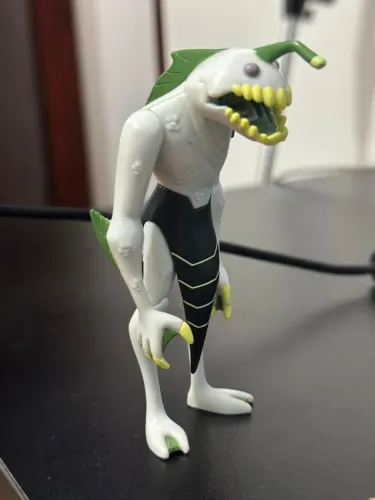 boneco ben 10