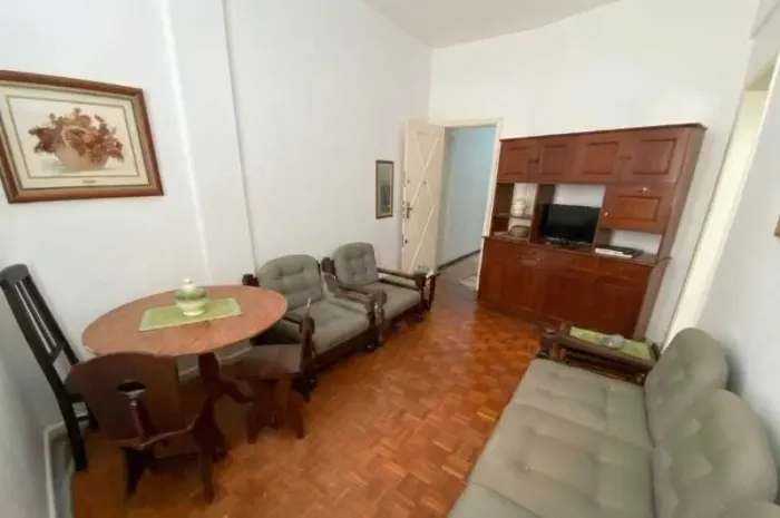 Apartamento : Padrão / Residencial / Leme