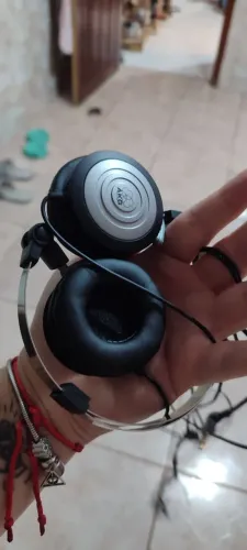 Fone de ouvido AKG 