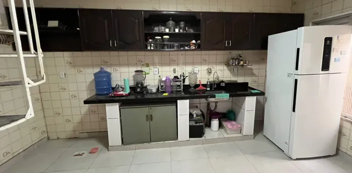 Vendo armário de cozinha de madeira