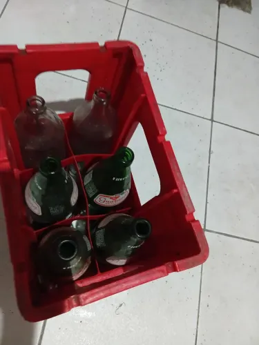 Vendo grade de refrigerante LS com seis garrafas 