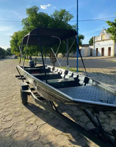 VENDE-SE UMA LANCHA EXPRESSA | 2025
