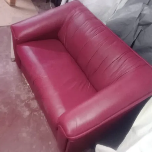 Sofá Retrô 2 Lugares - Compacto, Charmoso e Cheio de Personalidade!