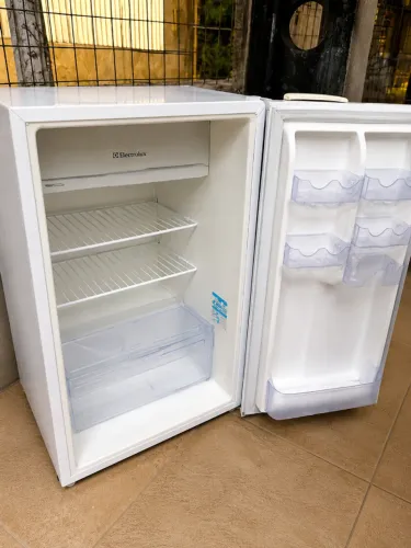 Frigobar Electrolux 120 Litros com todos acessórios de dentro!