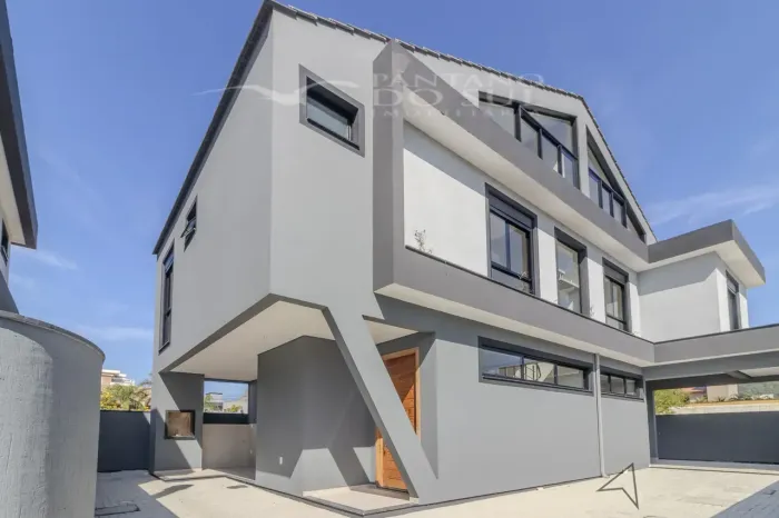 Casa com 02 dormitórios e 01 suíte - Balneário dos Açores