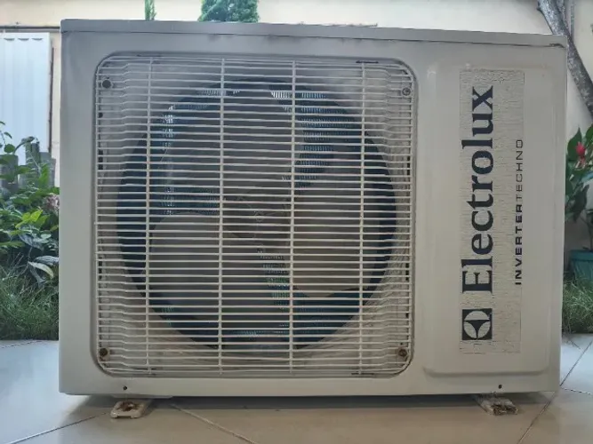 Ar condicionado split inverter Electrolux usado e revisado. Funcionando perfeitamente.