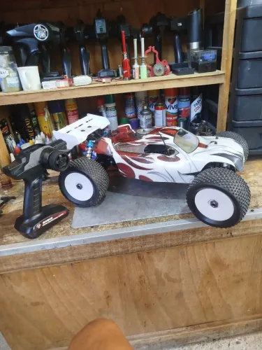Automodelo a combustão off road escala 1/8 com motor 28 para competição
