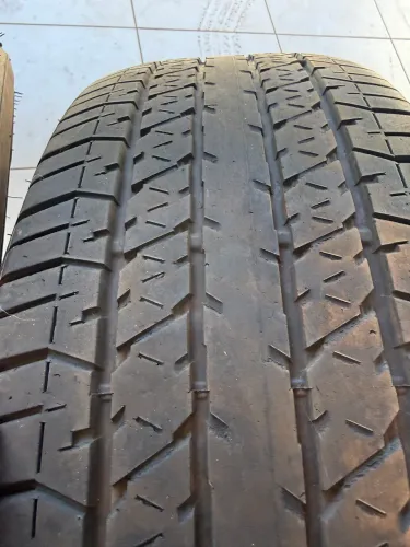 Pneu Bridgestone Dueler H/T 684 II 265/60R18 110H (18.000 km rodados)