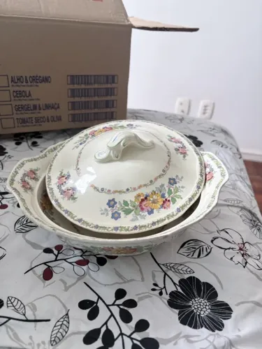 Terrina Antiga de Porcelana Floral com Tampa
