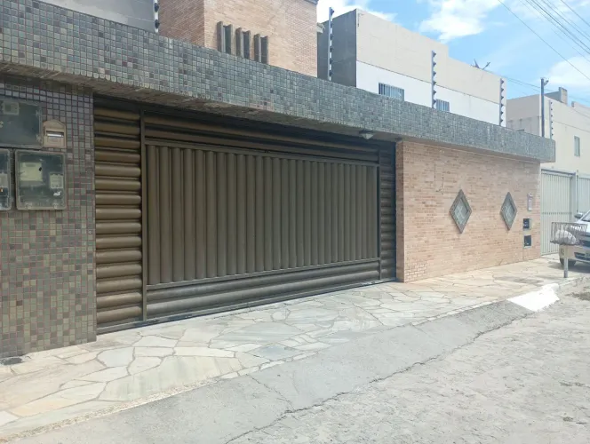 Alugo casa grande na aruana perto do shopping 3.350,00