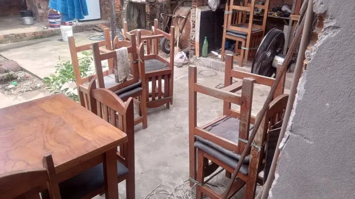 PRA VENDER LOGO! CONJUNTO DE MESA COM 4 CADEIRAS
