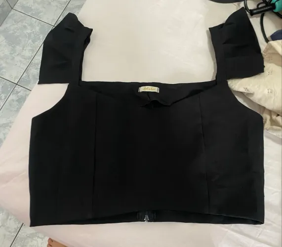 Blusa cropped preta - Tamanho M/G