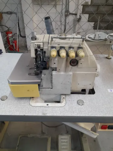 Maquina de costura interlock Siruba 