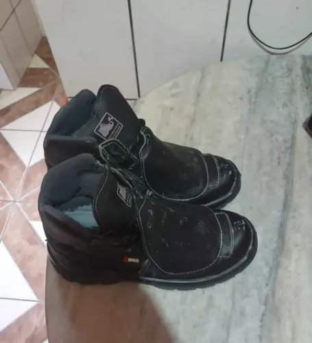 Vendo bota bico de aço,N40