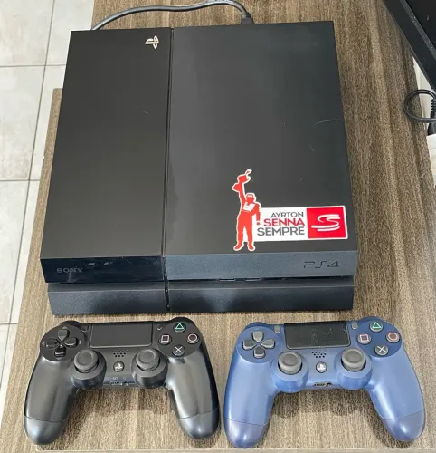PS4 Fat 500GB Sony + 2 Controles + 4 Jogos