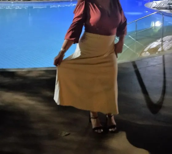 Saia em linho e bory malha fria veste 44