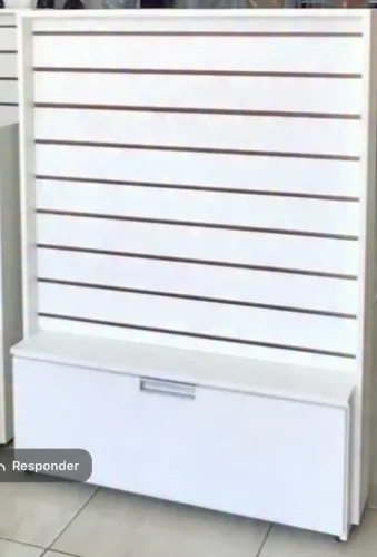 Painel canelatado com gaveteiro