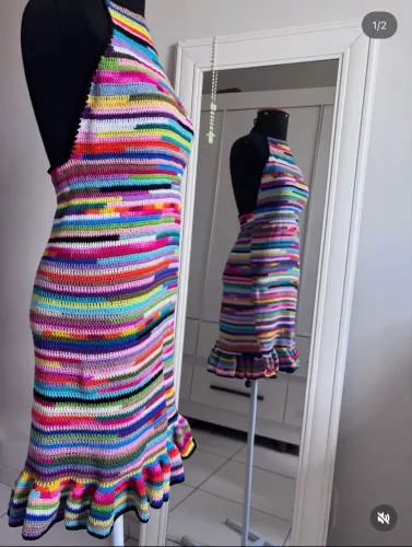 Vestido de crochê colorido