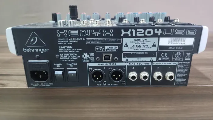 Mesa de som Behringer Xeny X1204USB