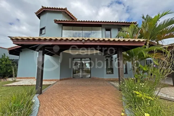 CASA à venda com piscina e 4 quartos em Peruíbe, no bairro Sao Marcos