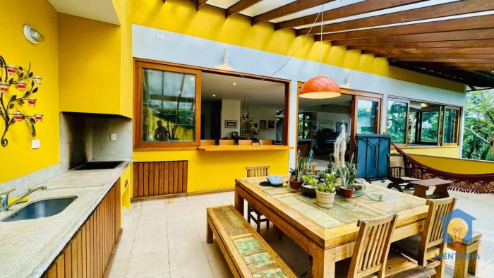 Casa com 4 dorms à Venda, 3050 m² por R$ 2.180.000 - Condomínio Iolanda - Taboão da Serra/