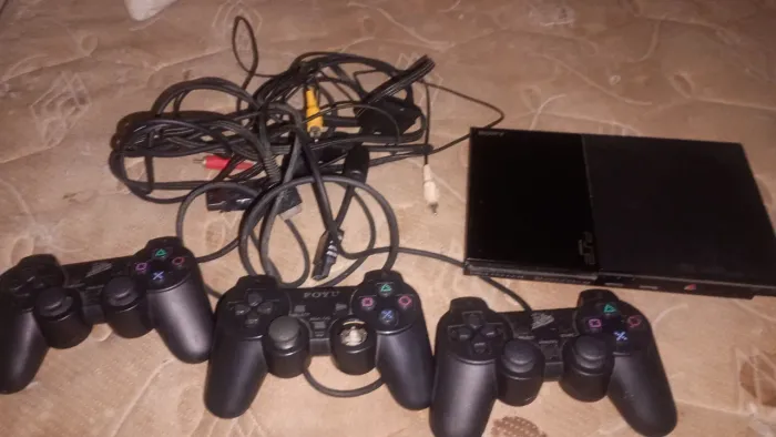 PS2 Slim com HDMI, memory card e 3 controles