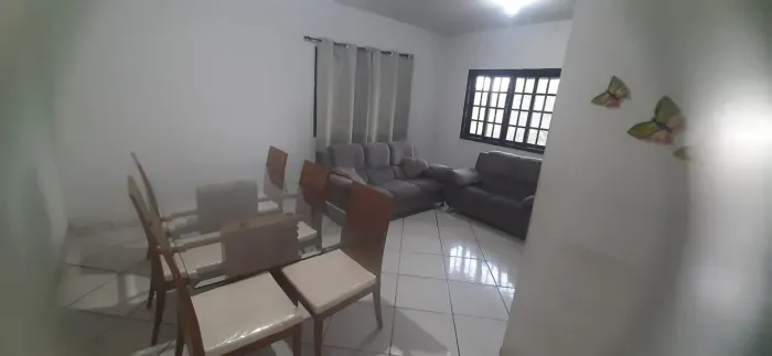 Vendo casa com terreno grande e três kitinet em Seropédica 