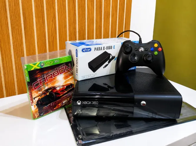 Xbox 360 super silm + controle 