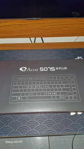 Teclado mecânico akko 5075B Plus
